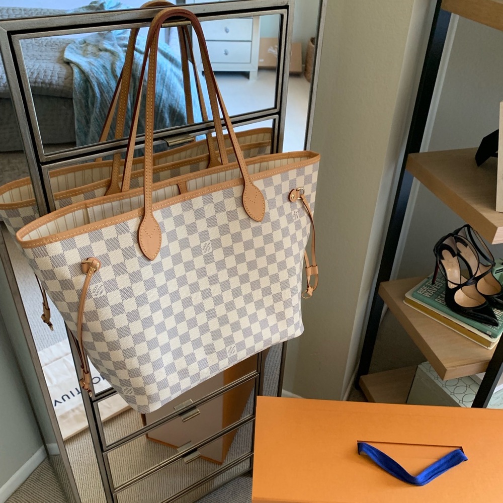 SOLD! 100% Authentic Louis Vuitton Neverfull MM